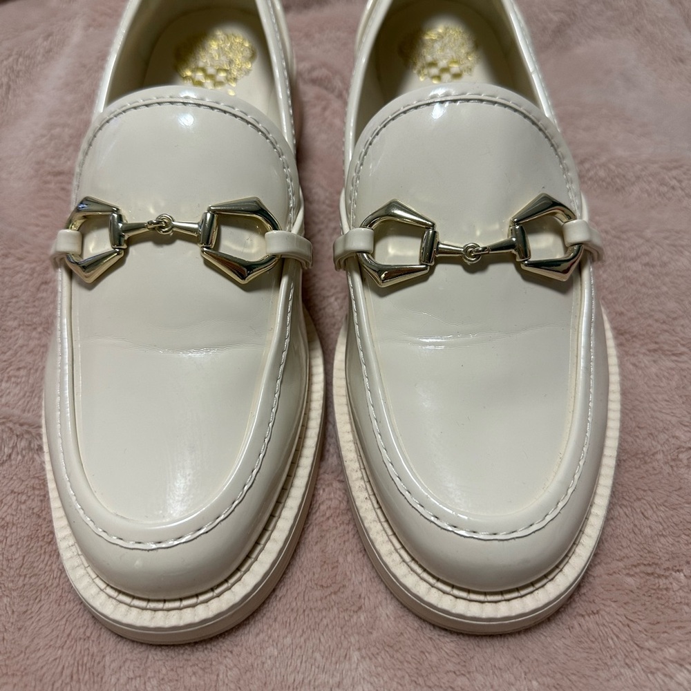 Vince Camuto Cream loafers